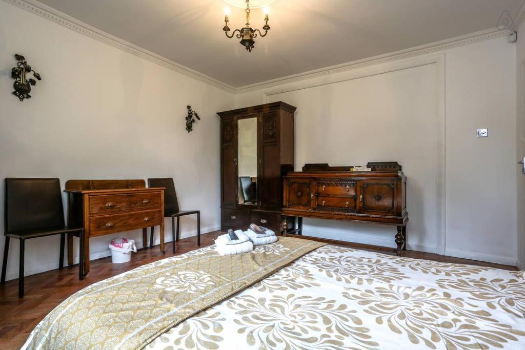 Oyo Guest House Ellipse Whetstone ภายนอก รูปภาพ