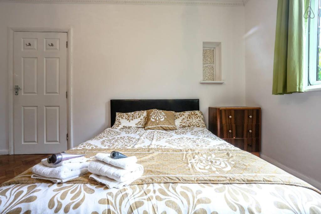 Oyo Guest House Ellipse Whetstone ภายนอก รูปภาพ