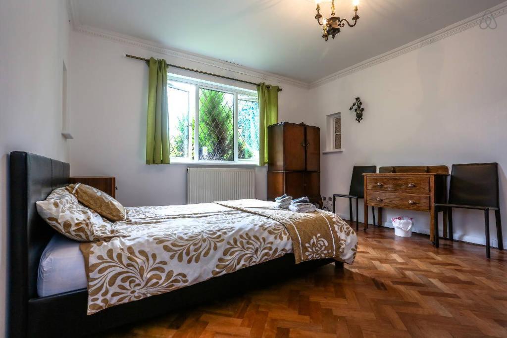 Oyo Guest House Ellipse Whetstone ภายนอก รูปภาพ