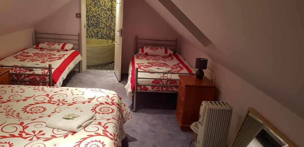 Oyo Guest House Ellipse Whetstone ภายนอก รูปภาพ