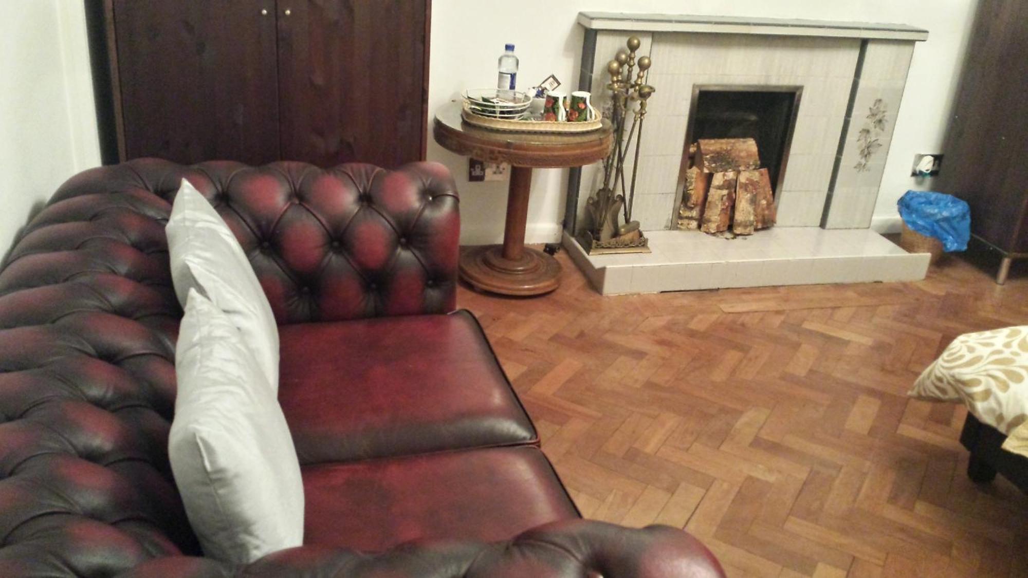 Oyo Guest House Ellipse Whetstone ภายนอก รูปภาพ