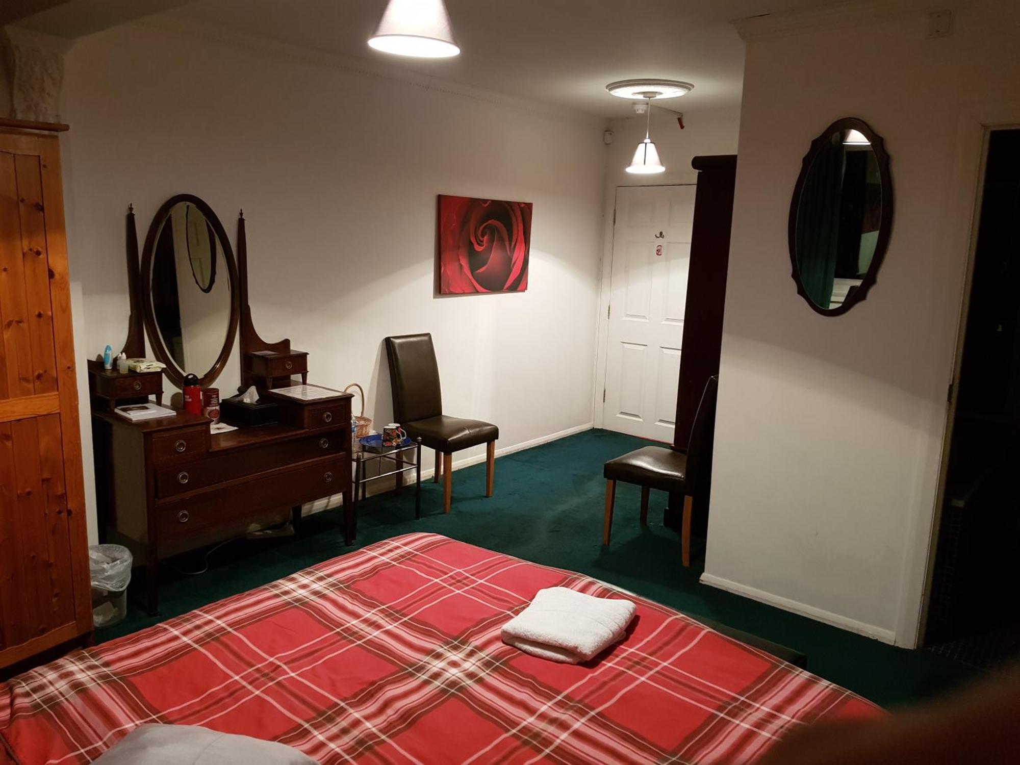 Oyo Guest House Ellipse Whetstone ภายนอก รูปภาพ