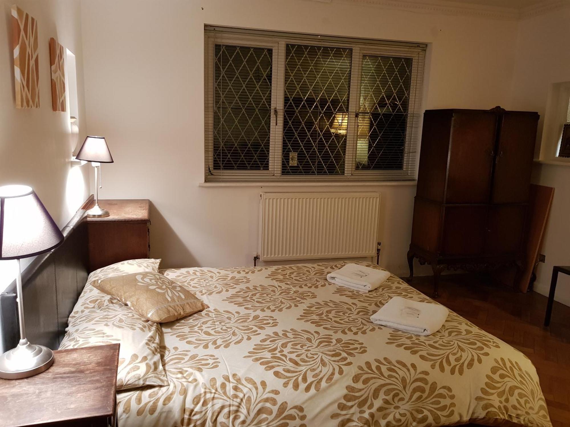 Oyo Guest House Ellipse Whetstone ภายนอก รูปภาพ