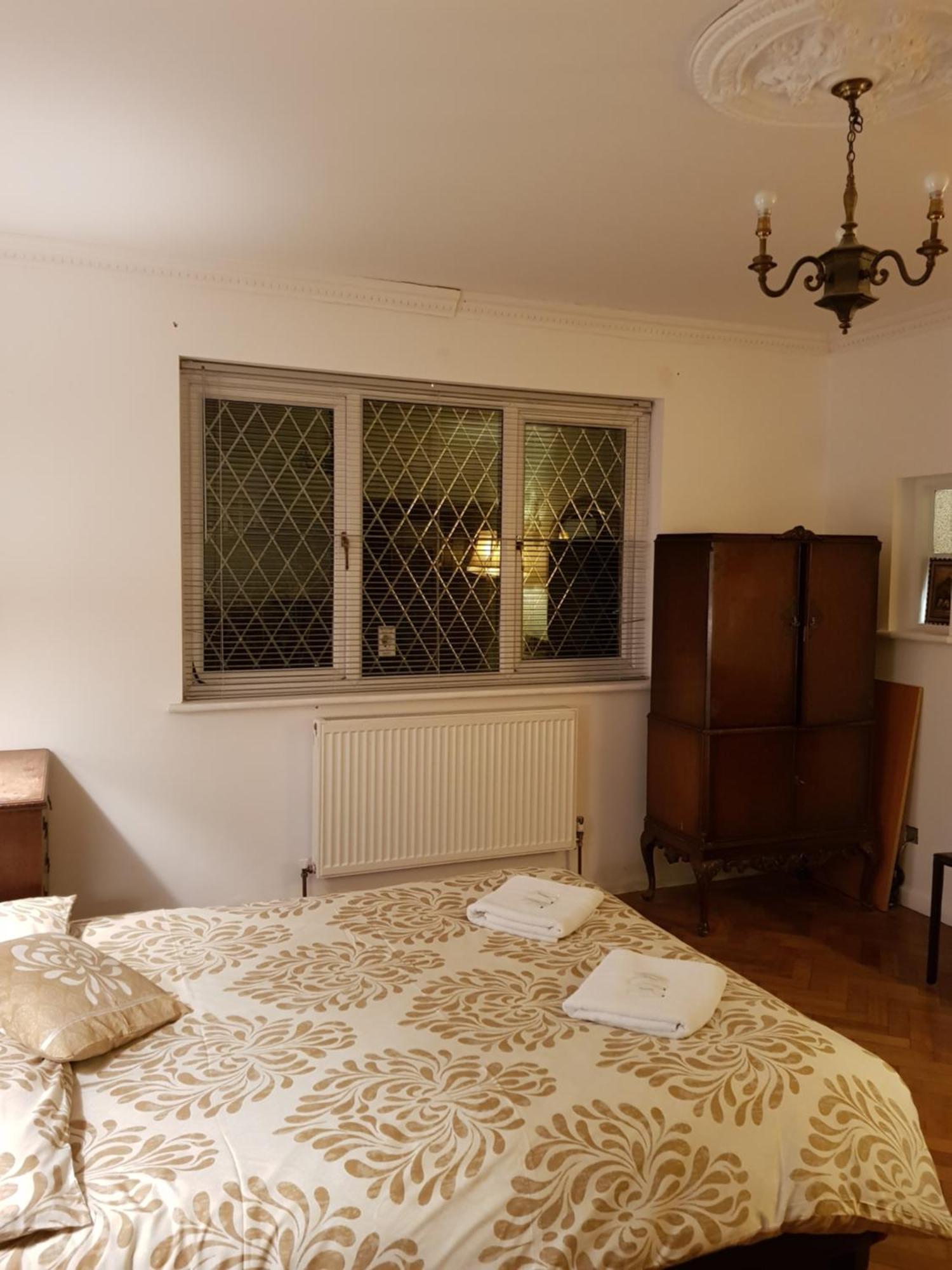 Oyo Guest House Ellipse Whetstone ภายนอก รูปภาพ