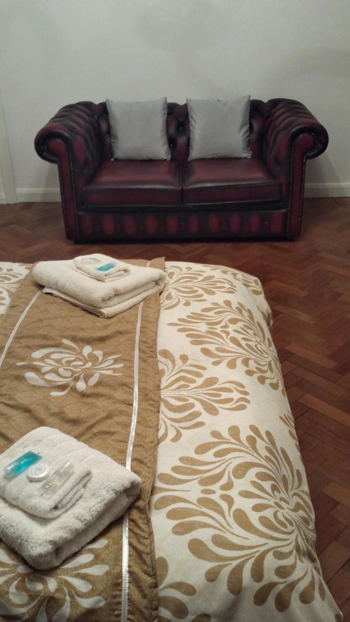 Oyo Guest House Ellipse Whetstone ภายนอก รูปภาพ