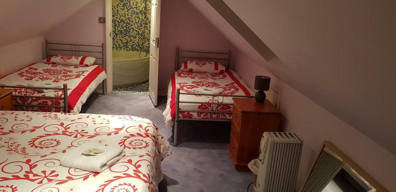 Oyo Guest House Ellipse Whetstone ภายนอก รูปภาพ